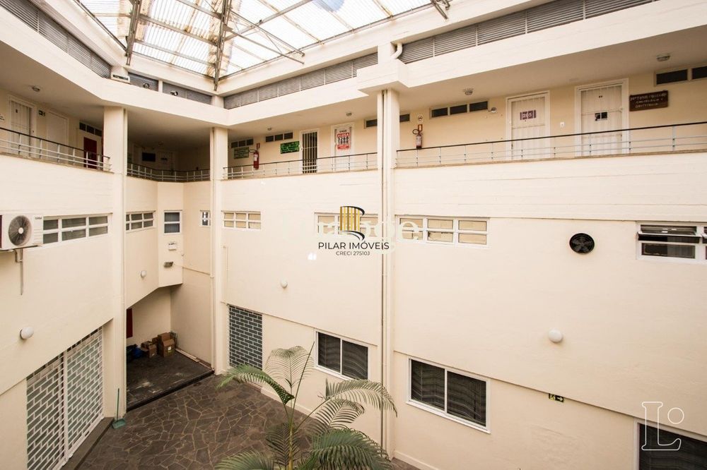 Sala comercial com 22m² de área privativa, frente, piso cerâmico, equipada com lavabo e ar-condicionado split