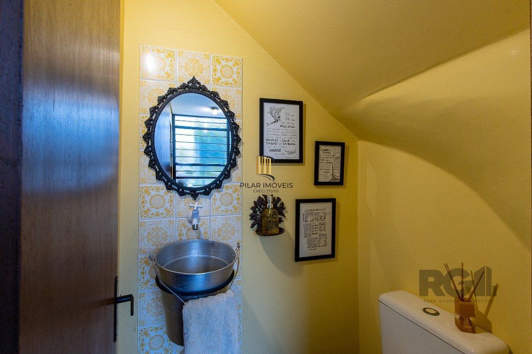 Casa 3 dormitórios no bairro Hípica