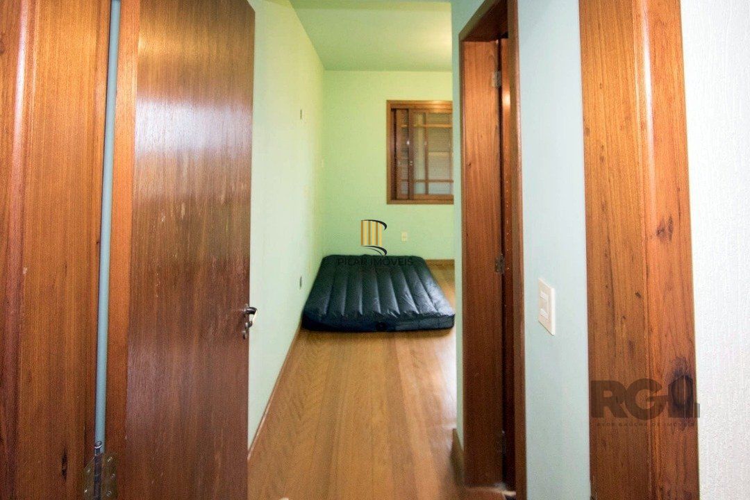 Sobrado com 6 suites, lareira, lavabo, pátio - Bairro Belém Velho