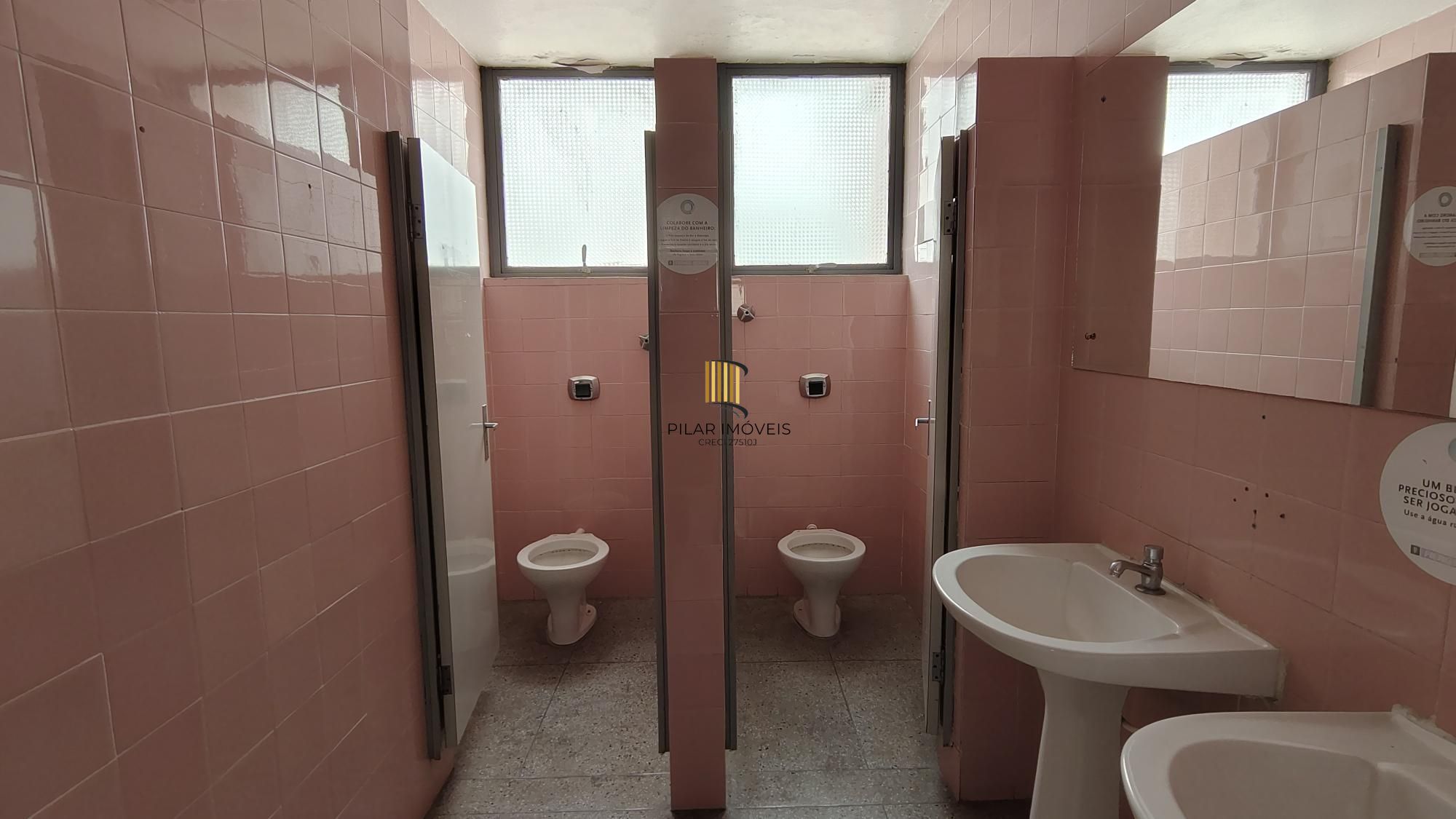 Prédio Comercial no bairro Menino Deus.