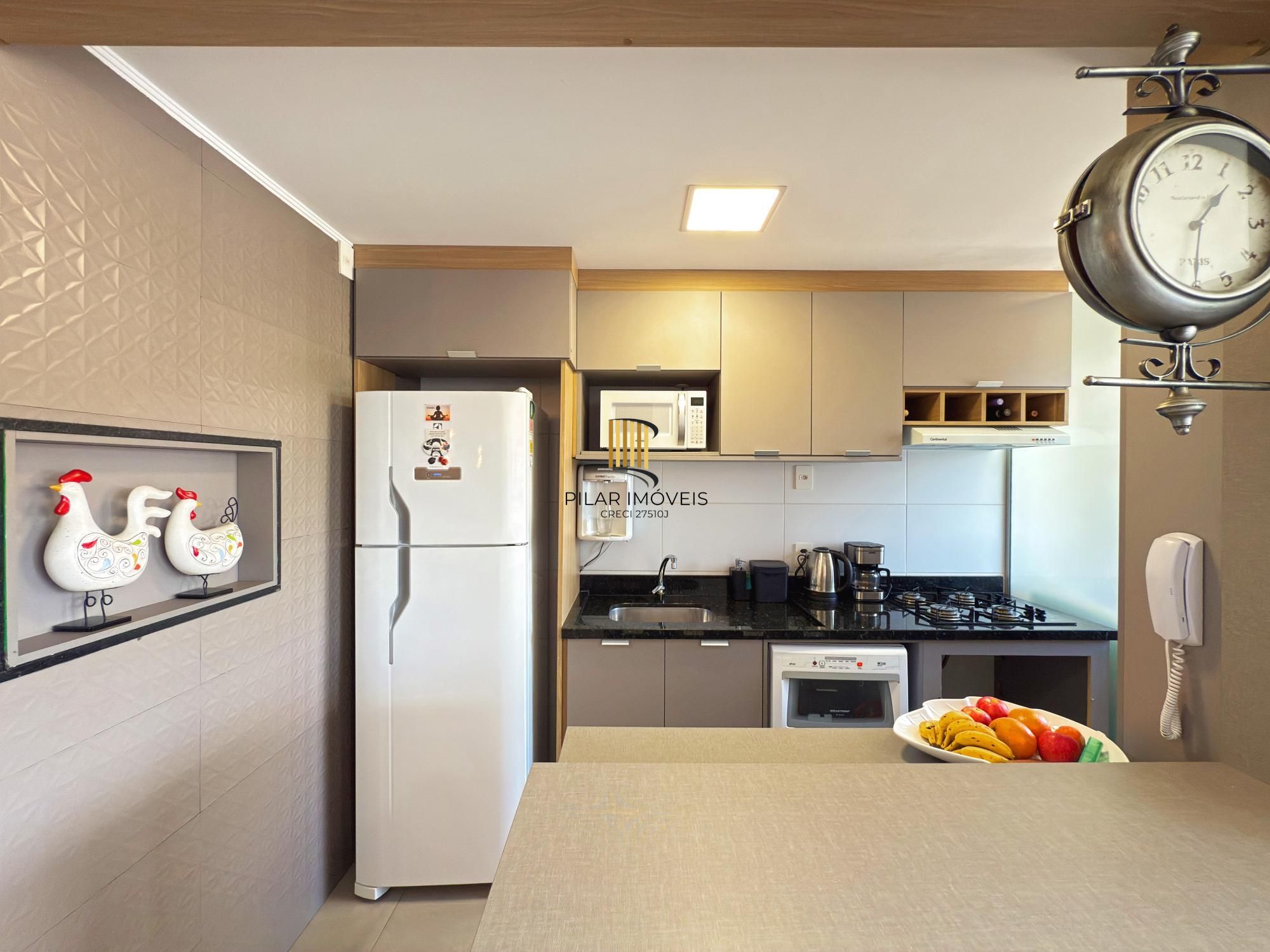 Apartamento 03 Suítes bairro Cristal, 88,97m² de área privativa, semimobiliada e 02 vagas de garagens cobertas.