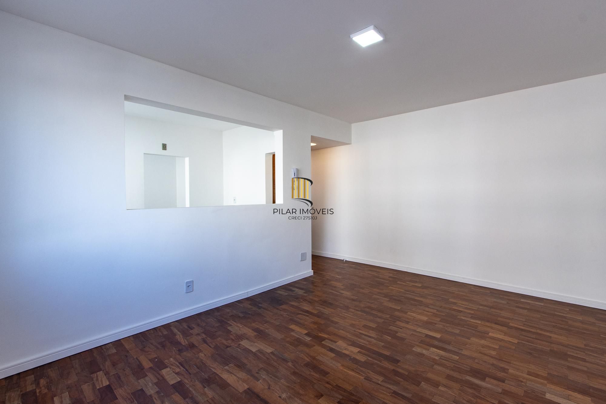 Apartamento no Menino Deus com 2 dormitórios e garagem