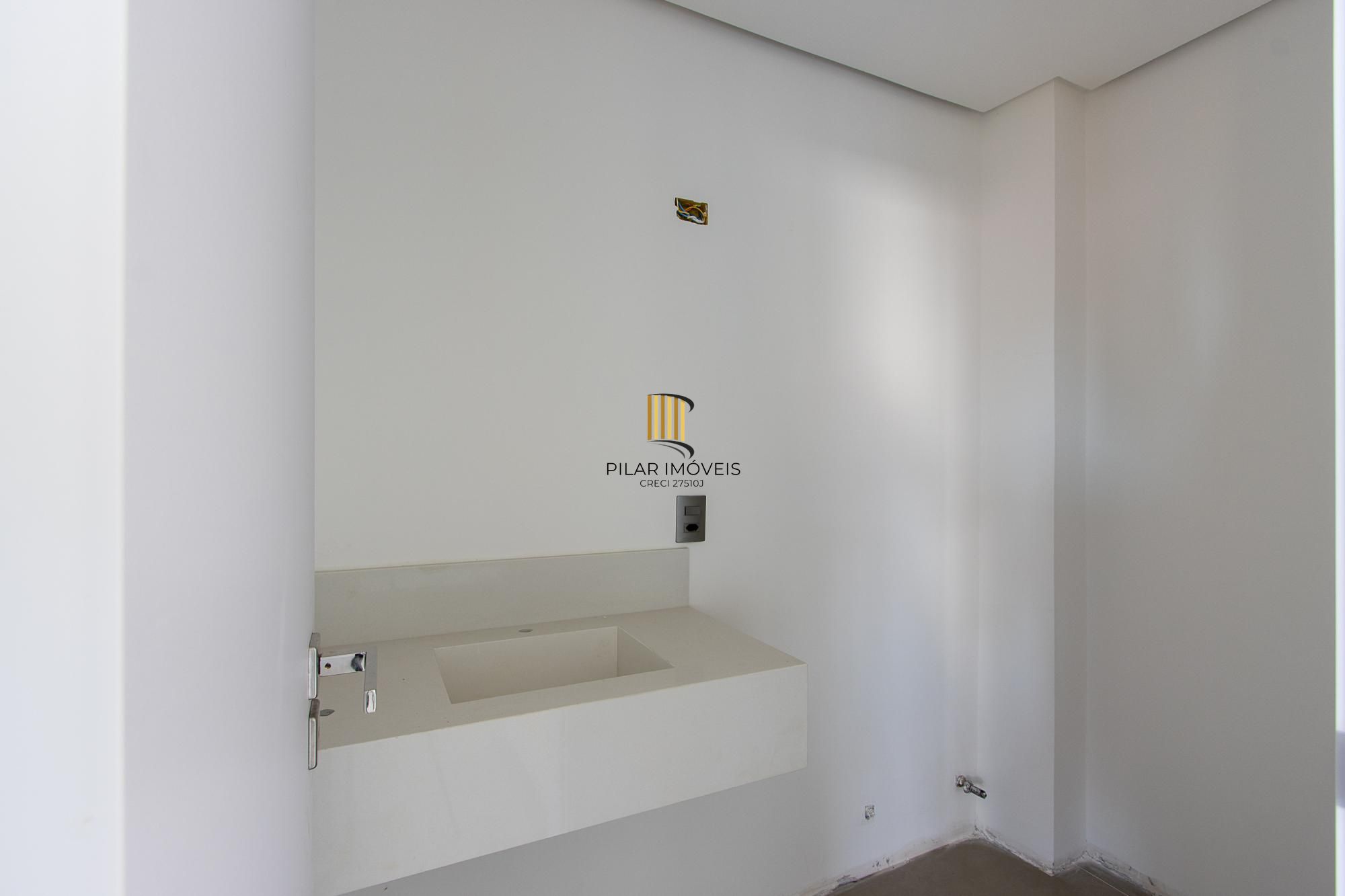 Casa em condomínio com conforto e exclusividade no bairro Tristeza