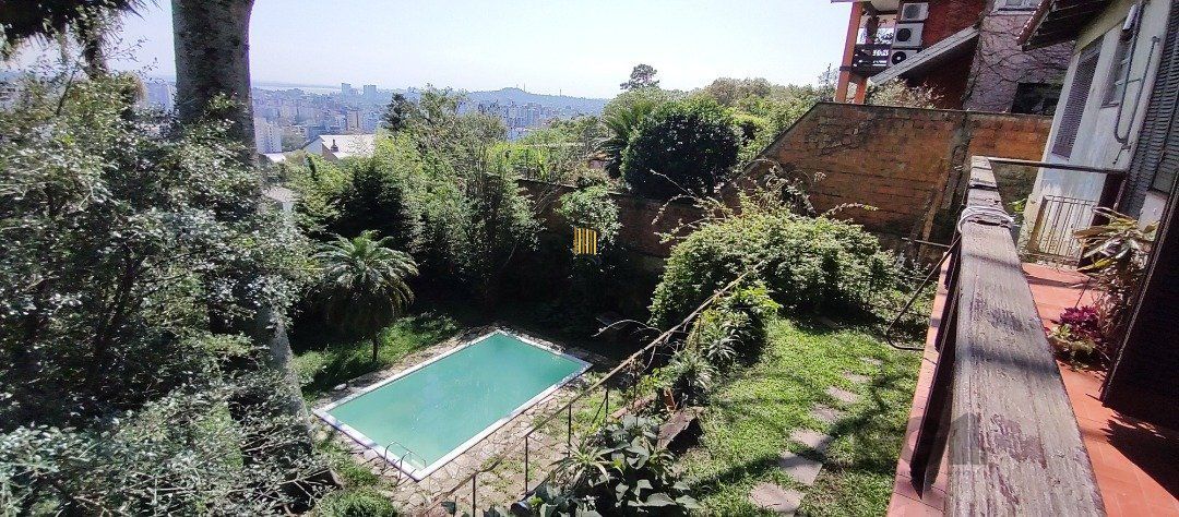 Casa com 4 quartos, suite, piscina, amplo terreno - Bairro Sétimo Céu