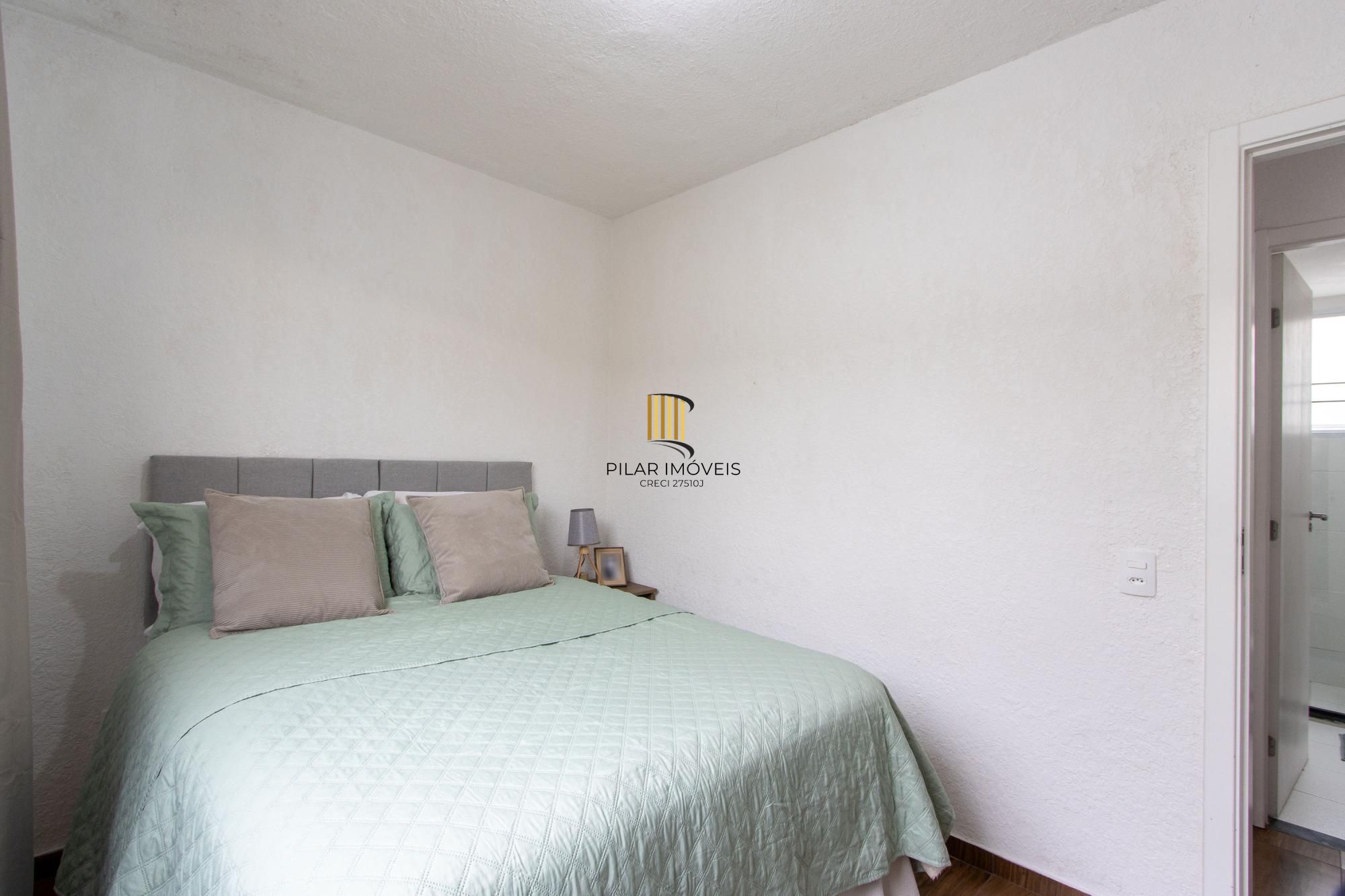 Charmoso Apartamento Semimobiliado de 2 Dormitórios e 1 vaga de garagem no bairro Restinga!