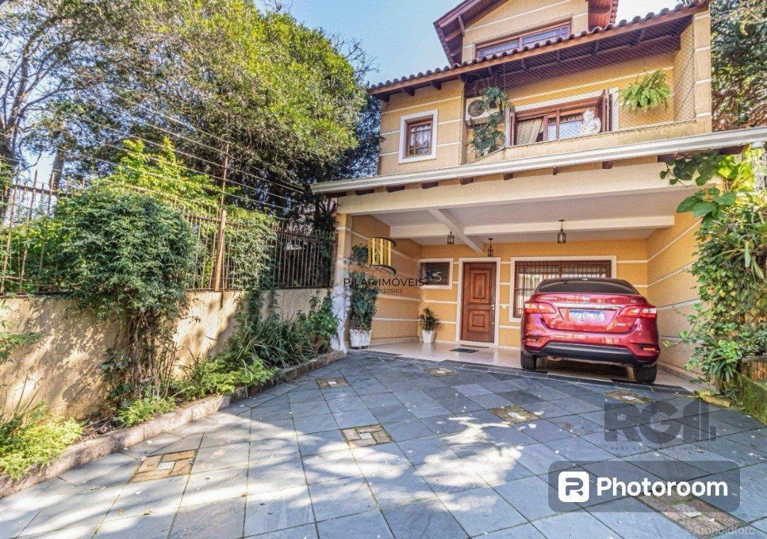 Casa 6 dormitórios no bairro Ipanema