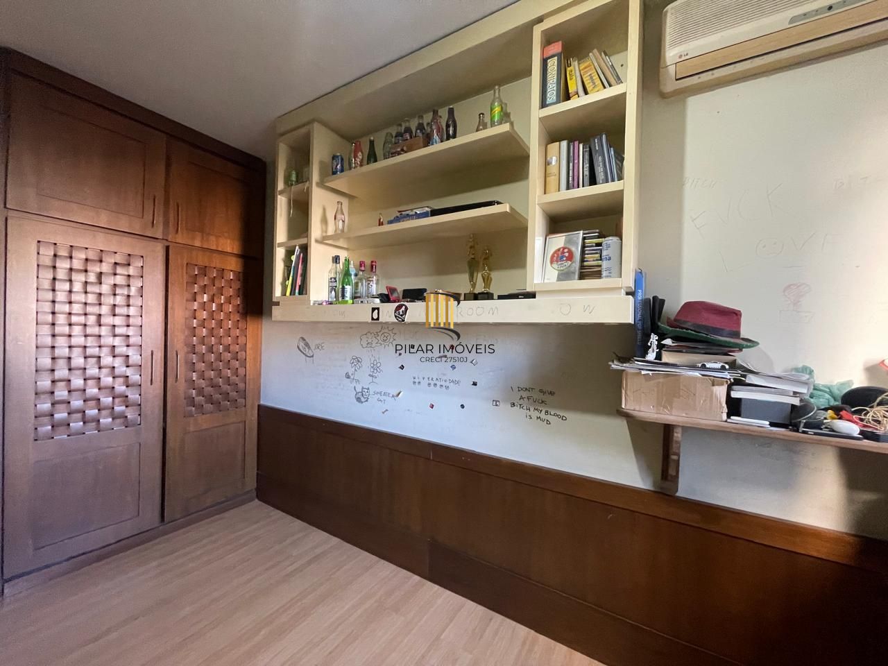 Apartamento bairro Tristeza, com 110 m² de área privativa, 03 dormitórios sendo 01 suíte e 02 vagas de garagem!