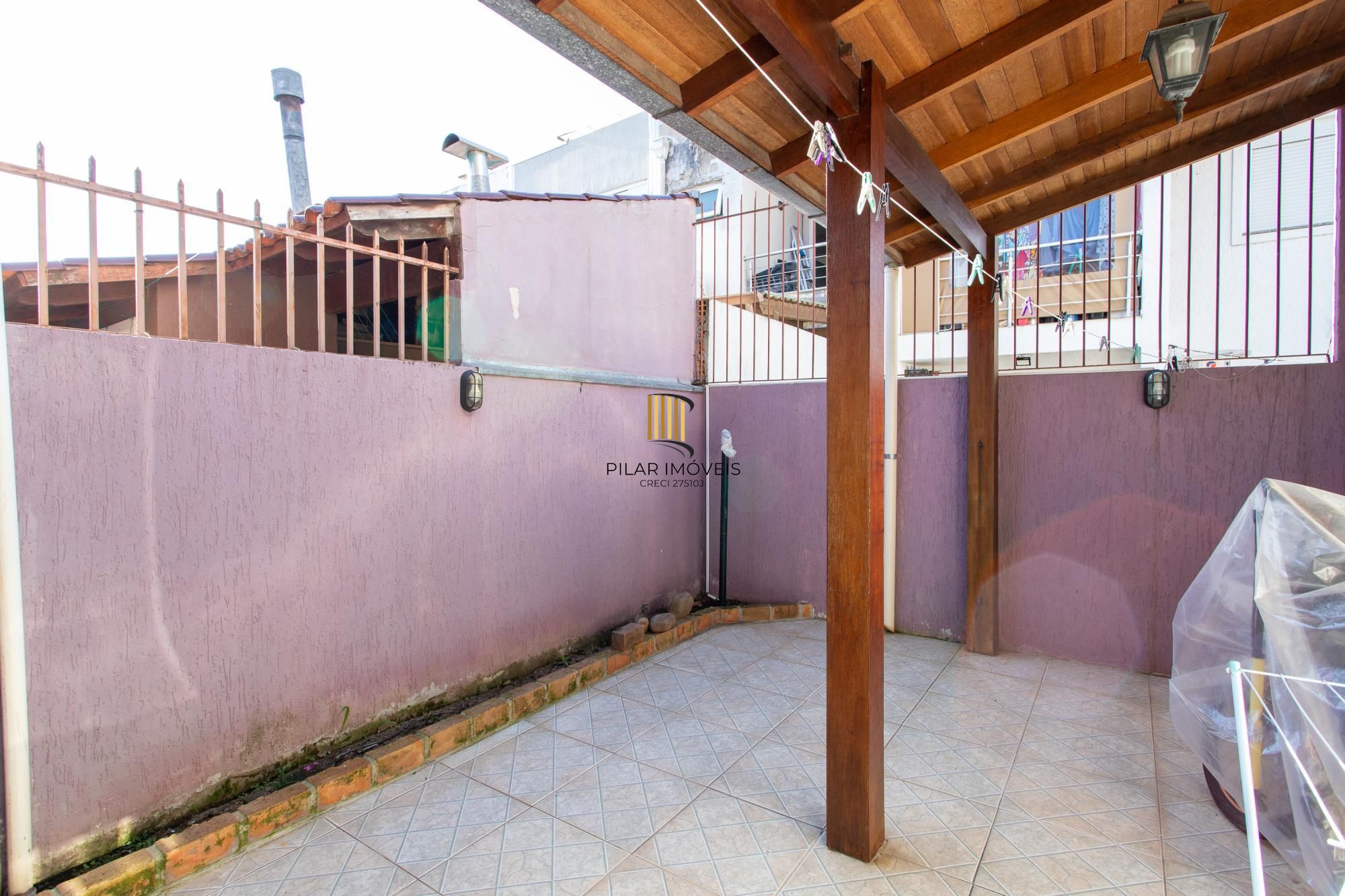 Casa 3 dormitórios no bairro Hípica