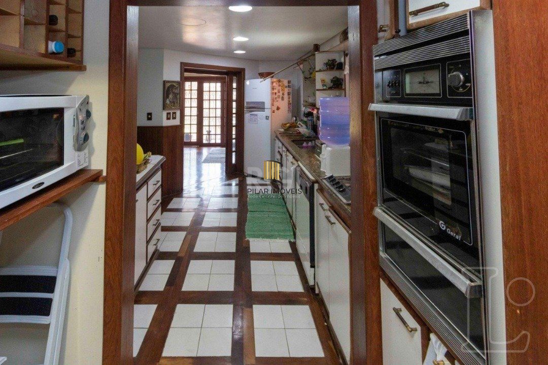 Casa para Venda - 349m², 4 dormitórios, sendo 1 suites, 3 vagas - Tristeza