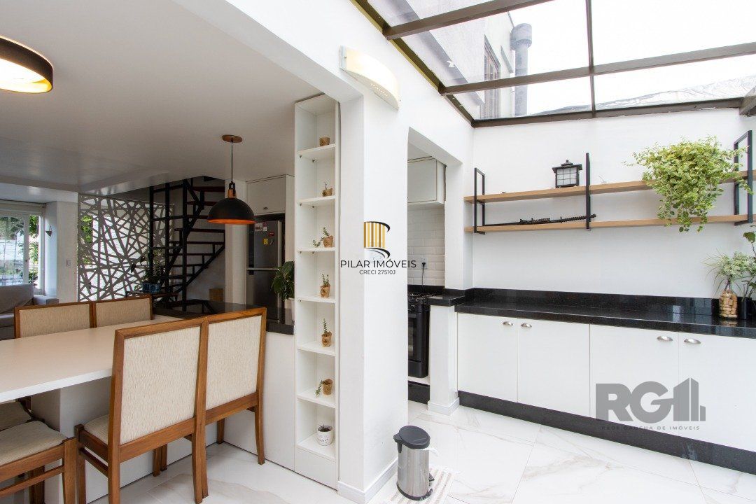 Sobrado com 148,45m², com 2 quartos, suíte, área gormet, vista para o Guaíba, na Vila Conceição.
