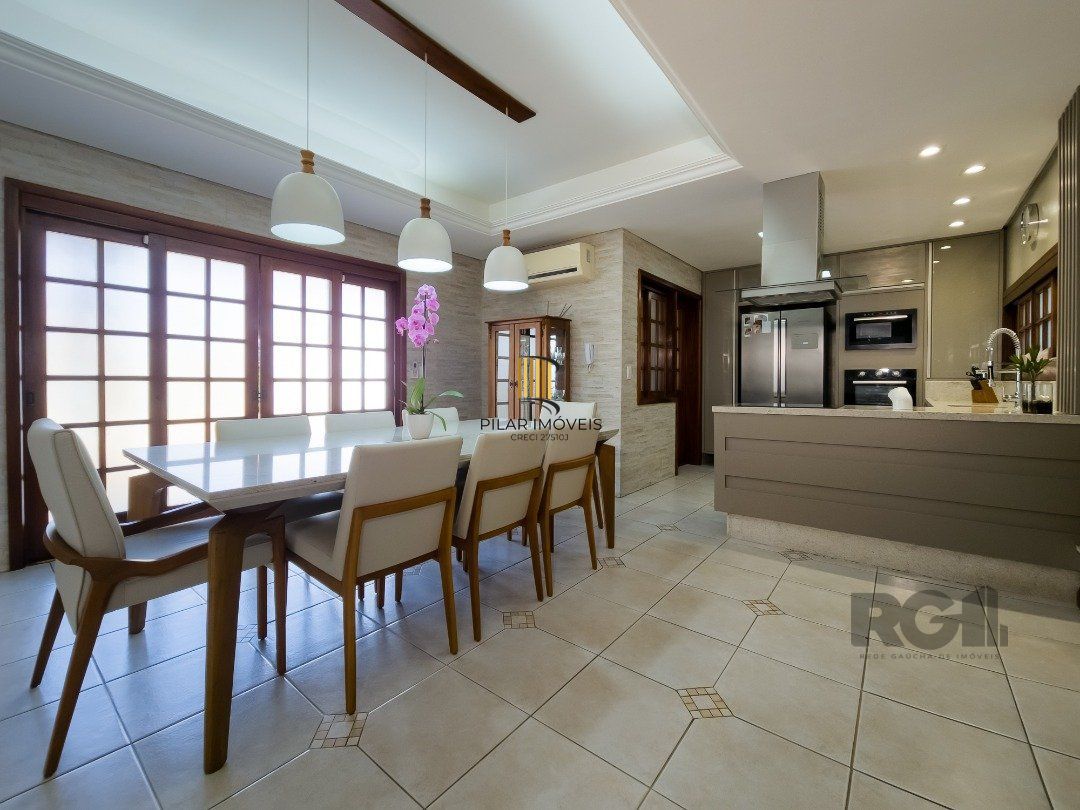 Casa 4 dormitórios no bairro Glória