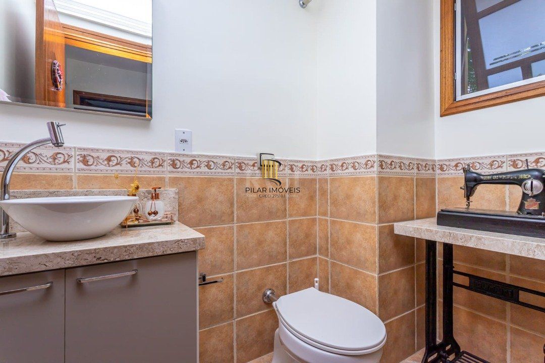 Casa 3 dormitórios no bairro Teresópolis