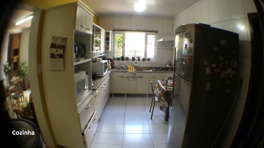 Ótima casa 3 dormitórios sendo 1 suíte e Salão de Festas