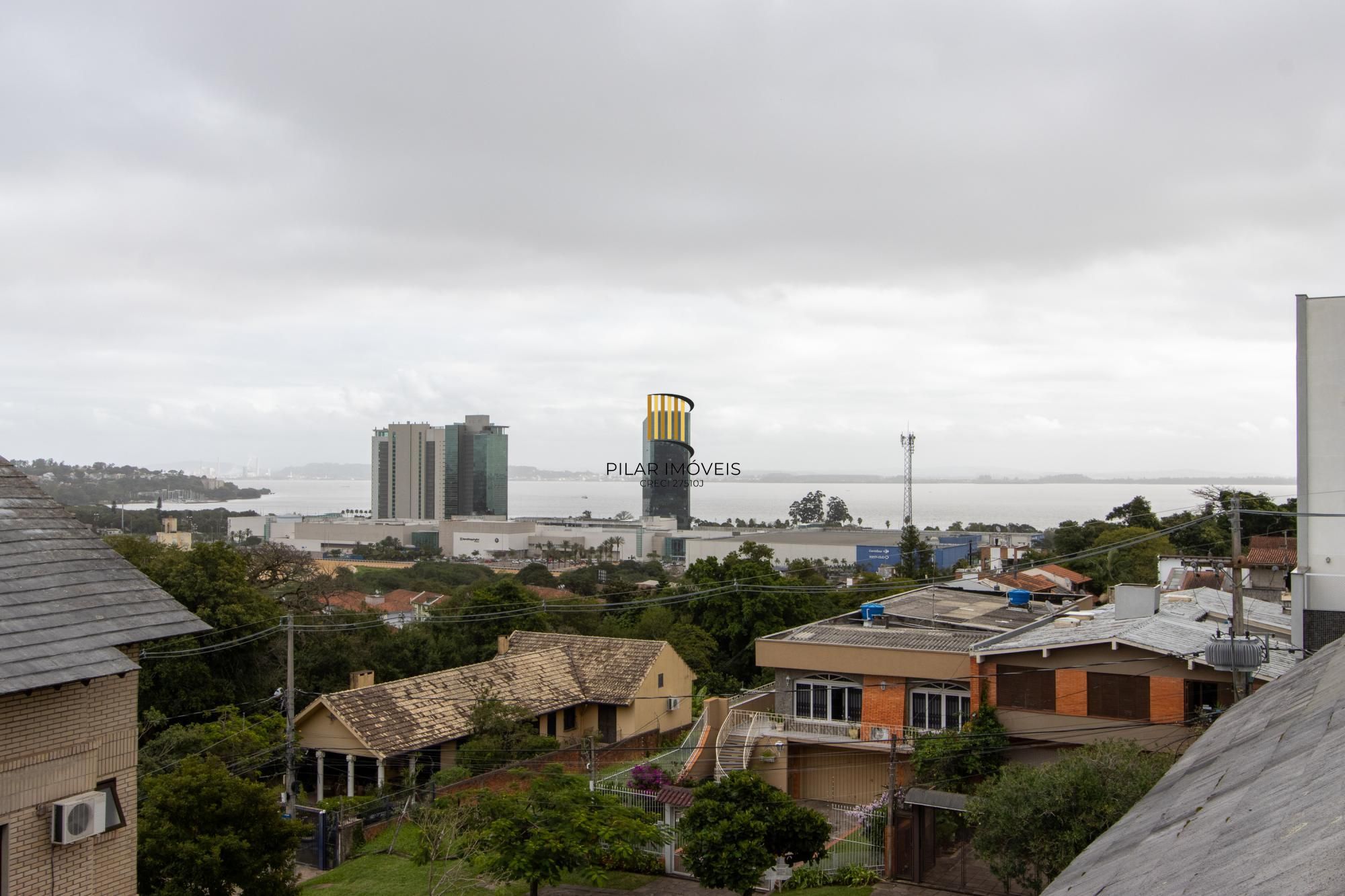 Casa de Condomínio 3 dormitórios no bairro Cristal
