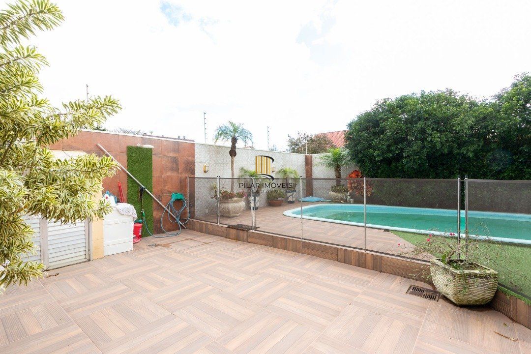 Casa para Venda - 342m², 3 dormitórios, sendo 2 suites, 2 vagas - Espírito Santo