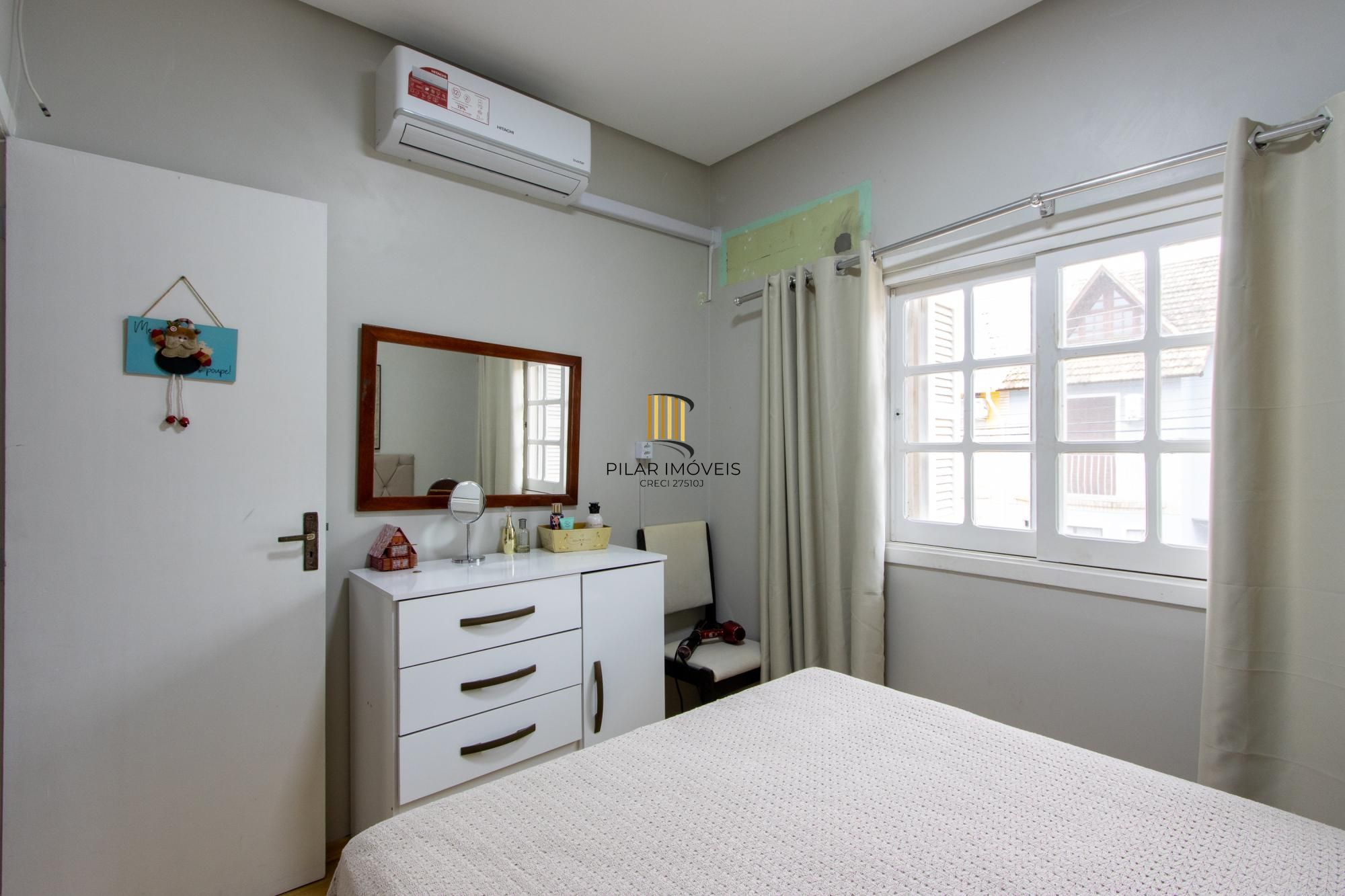 Casa 3 dormitórios no bairro Guarujá