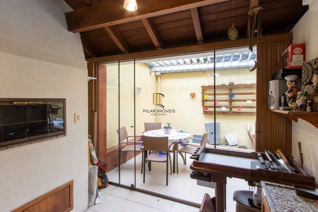 Casa de Condomínio 3 dormitórios no bairro Cavalhada