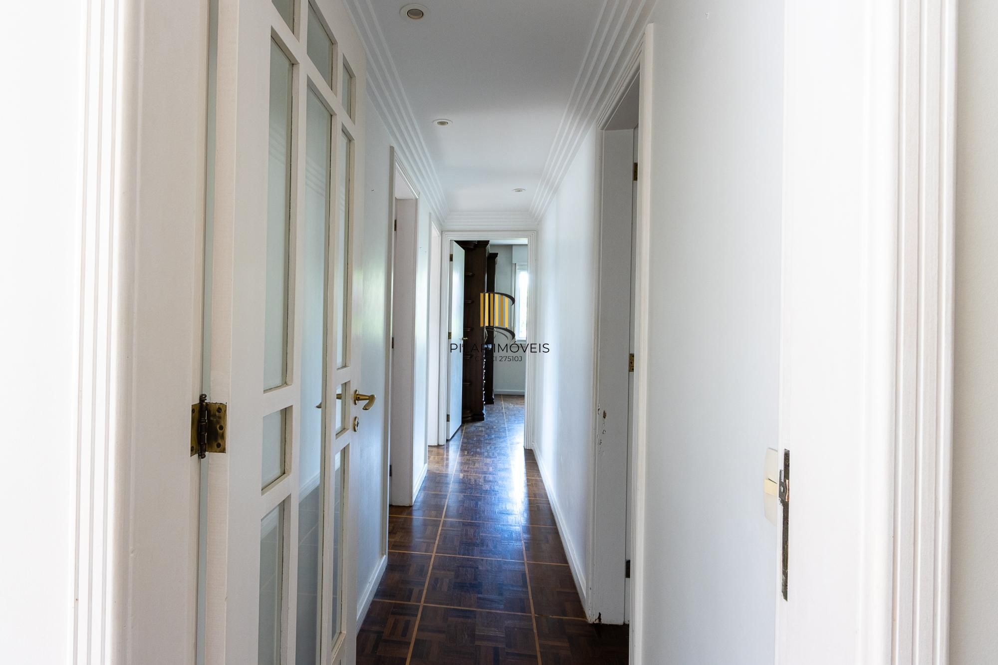 Apartamento amplo e bem localizado no Menino Deus!!