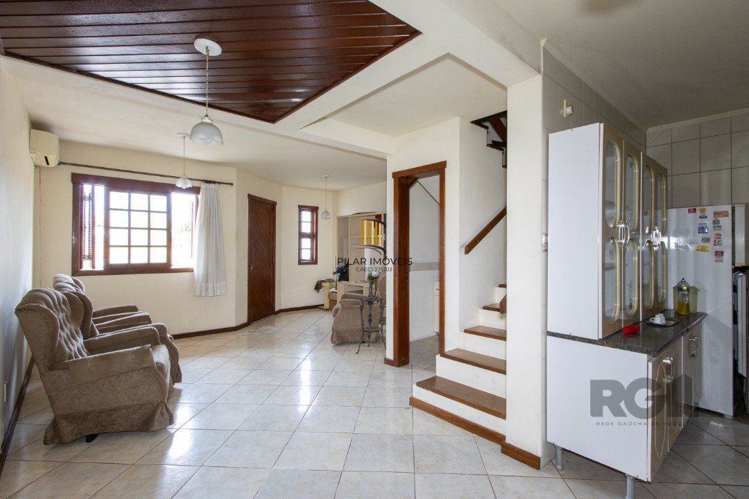 Casa em Condomínio na Zona Sul, no bairro Hípica, com 2 dormitórios, living para dois ambientes, cozinha mobiliada, lavabo - Pilar Imóveis