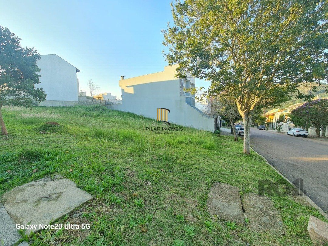Excelente terreno de esquina de frete com área total de 210,25m2 Ideal para duas construções.