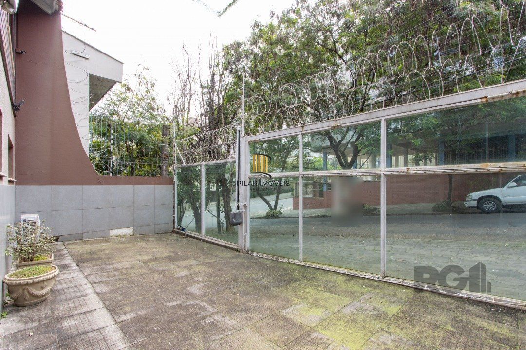 Excelente casa comercial com aproximadamente 300m² de área construída