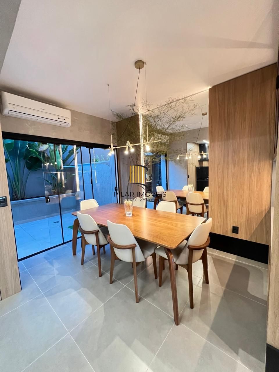 Casa em condomínio fechado para venda no bairro Jardim Isabel, com aproximadamente 204m² de área privativa,.