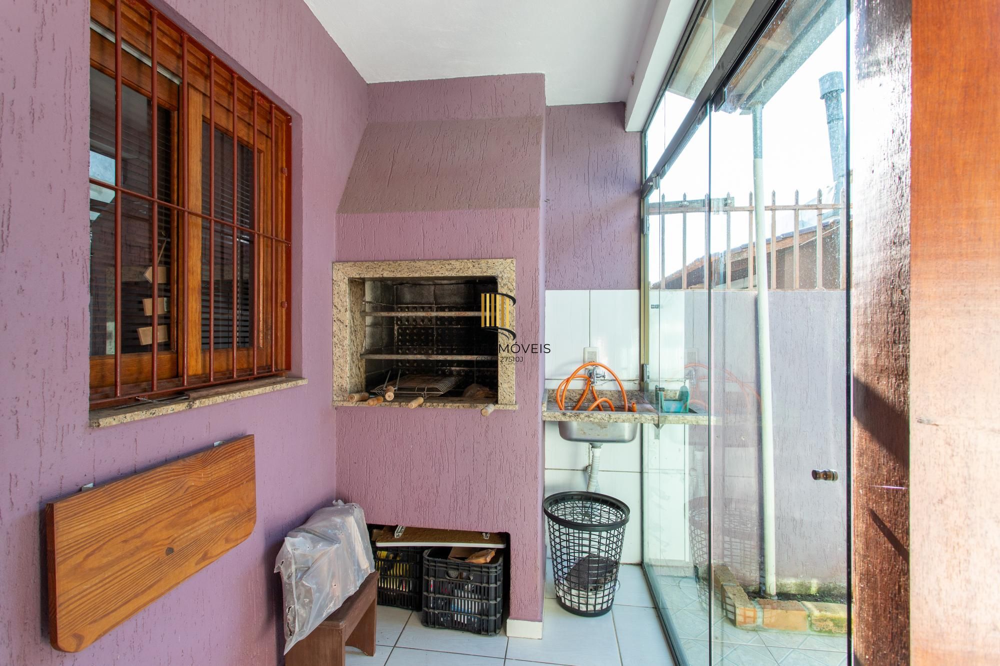 Casa 3 dormitórios no bairro Hípica