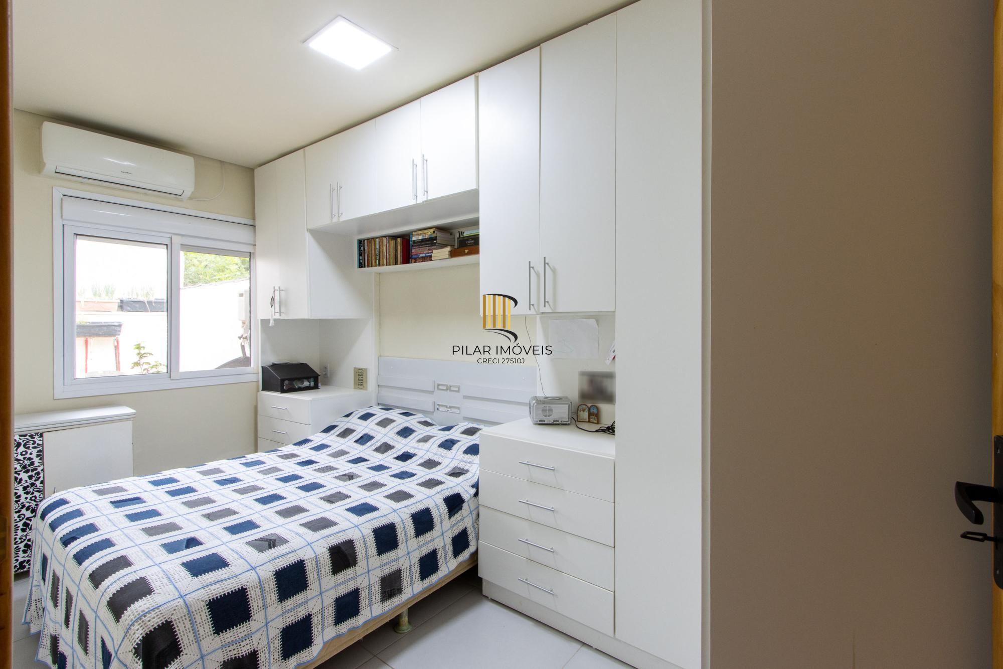 Casa terrea de 2 dormitórios, em excelente localização, amplo pátio e local tranquilo.