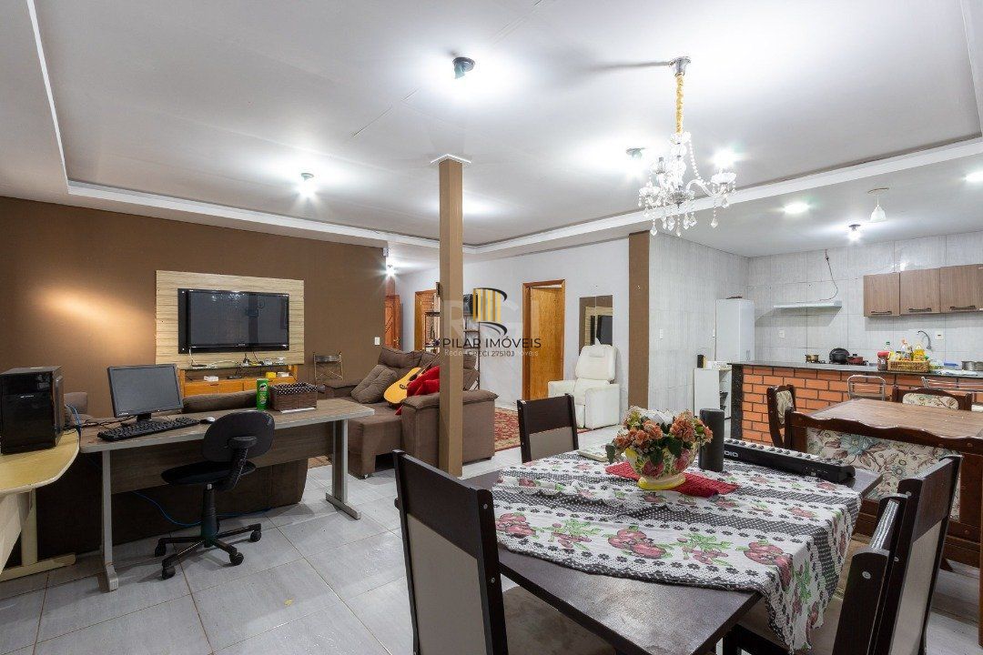 Sobrado para Venda - 300m², 3 dormitórios, sendo 1 suites, 3 vagas - Cavalhada