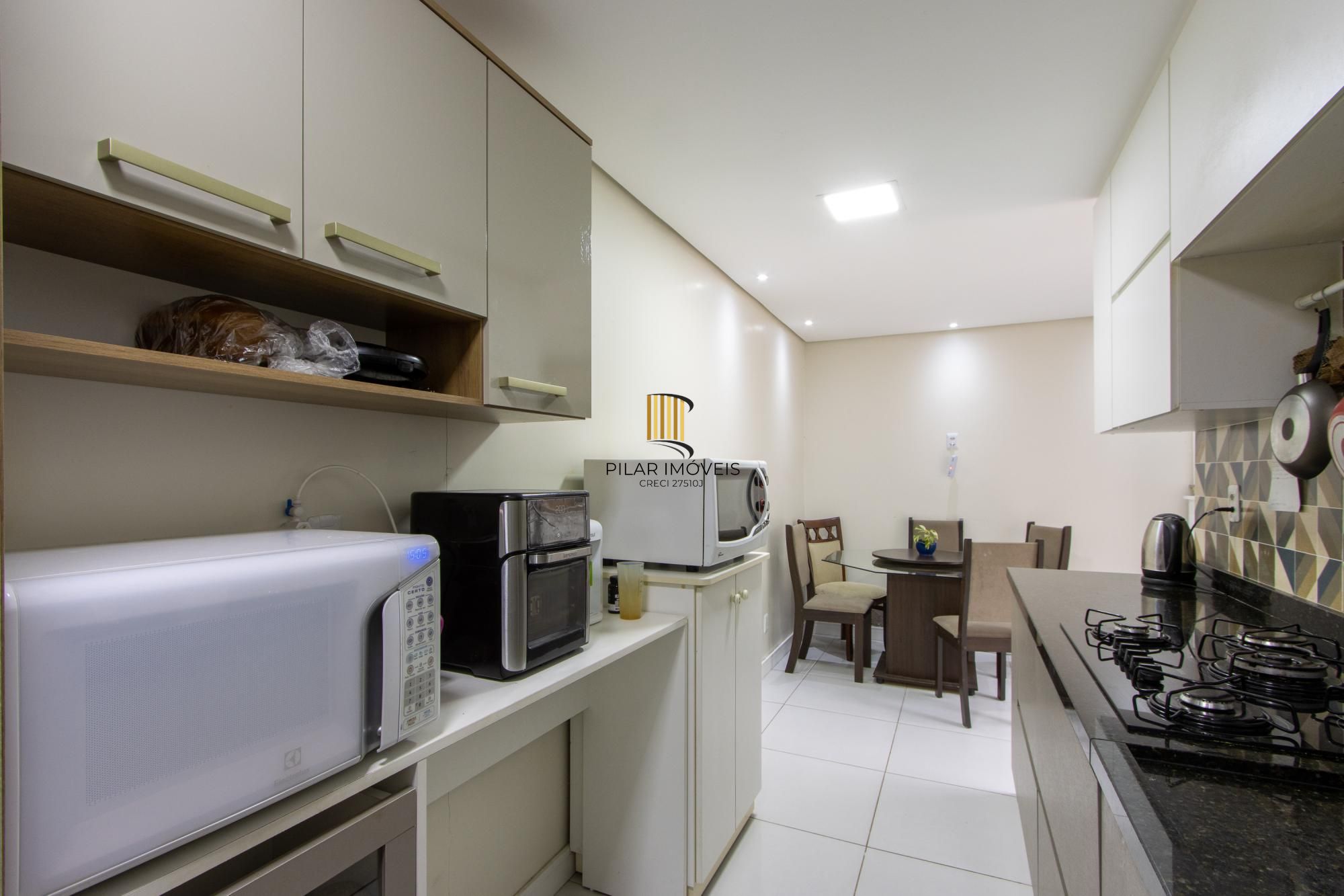Casa terrea de 2 dormitórios, em excelente localização, amplo pátio e local tranquilo.