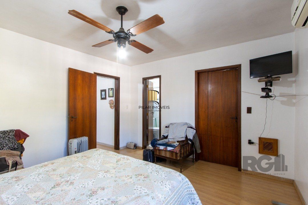 Casa para Venda - 300m², 3 dormitórios, sendo 1 suites, 4 vagas - Tristeza