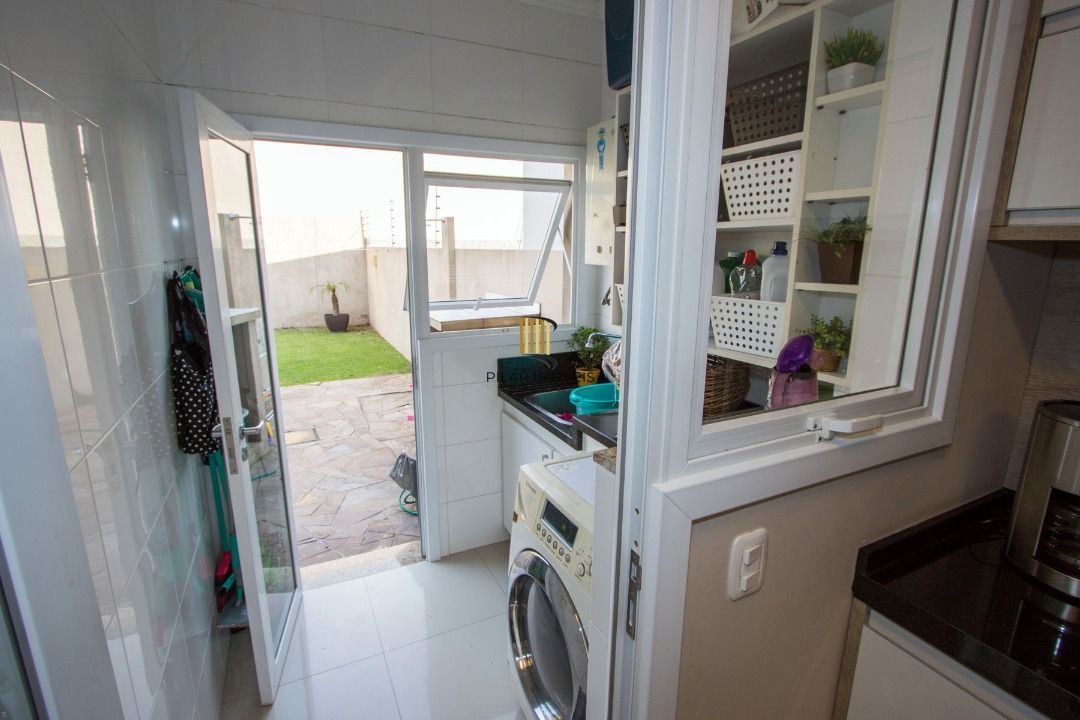 Casa para Venda - 147.3m², 3 dormitórios, sendo 1 suites, 3 vagas - Guarujá