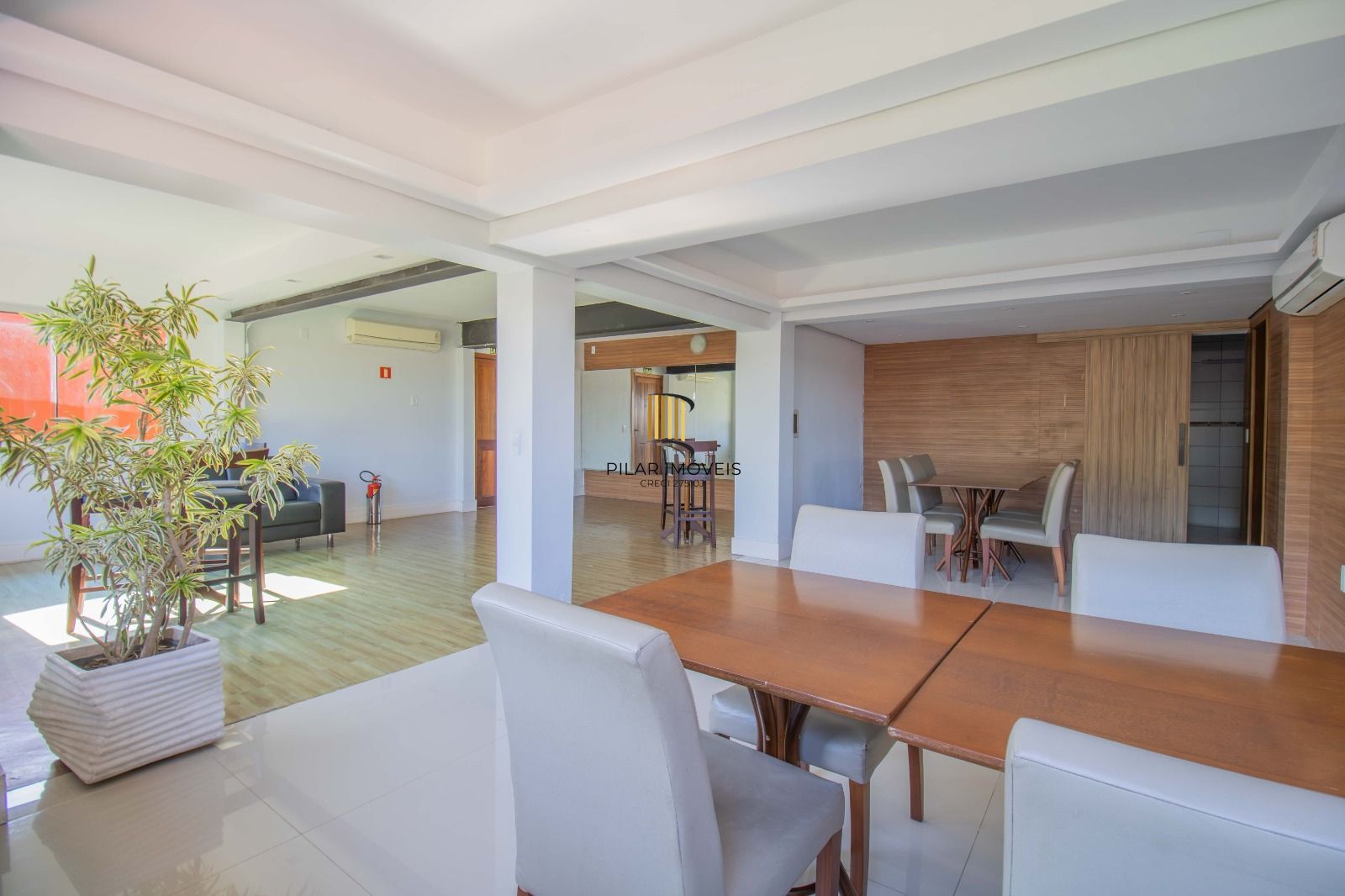 Casa Condominio para Venda - 286.89m², 4 dormitórios, sendo 2 suites, 2 vagas - Cristal