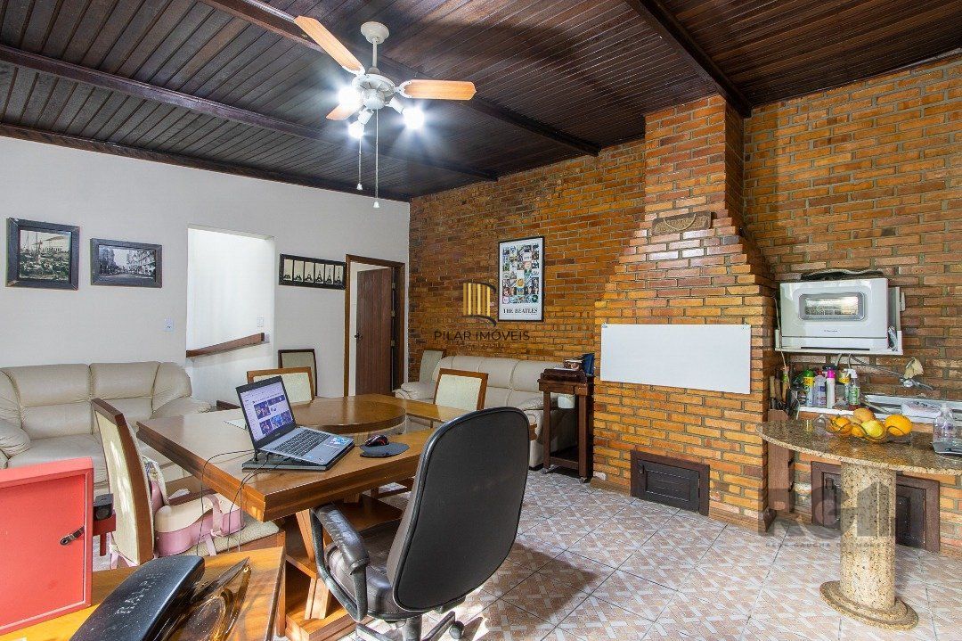 Casa 4 Dormitório(s) Bairro Nonoai