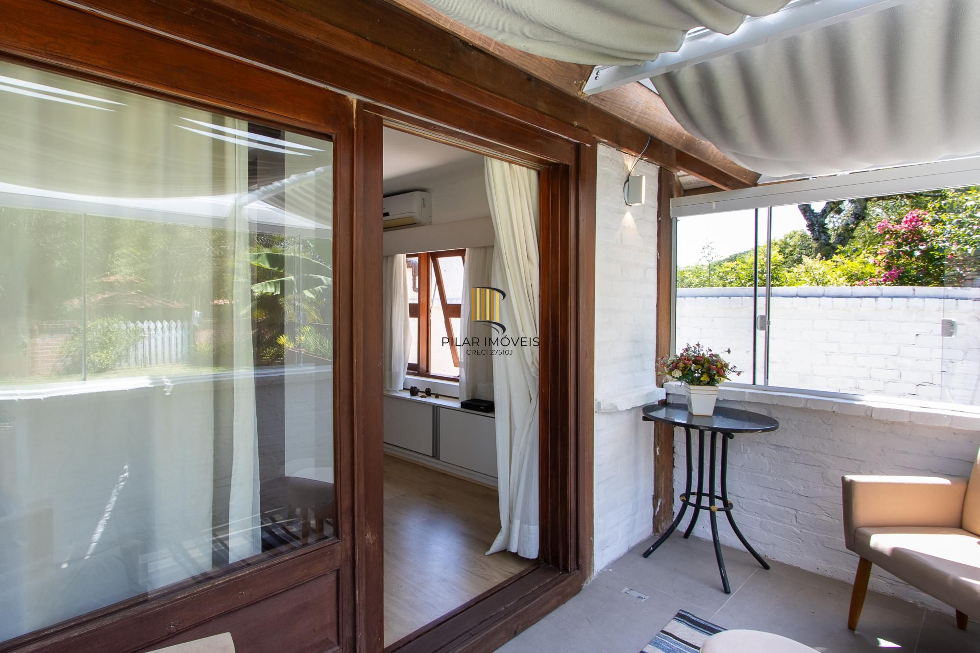 Casa 4 suites no Terra Ville, com home office, estar íntimo, 4 vagas e piscina.