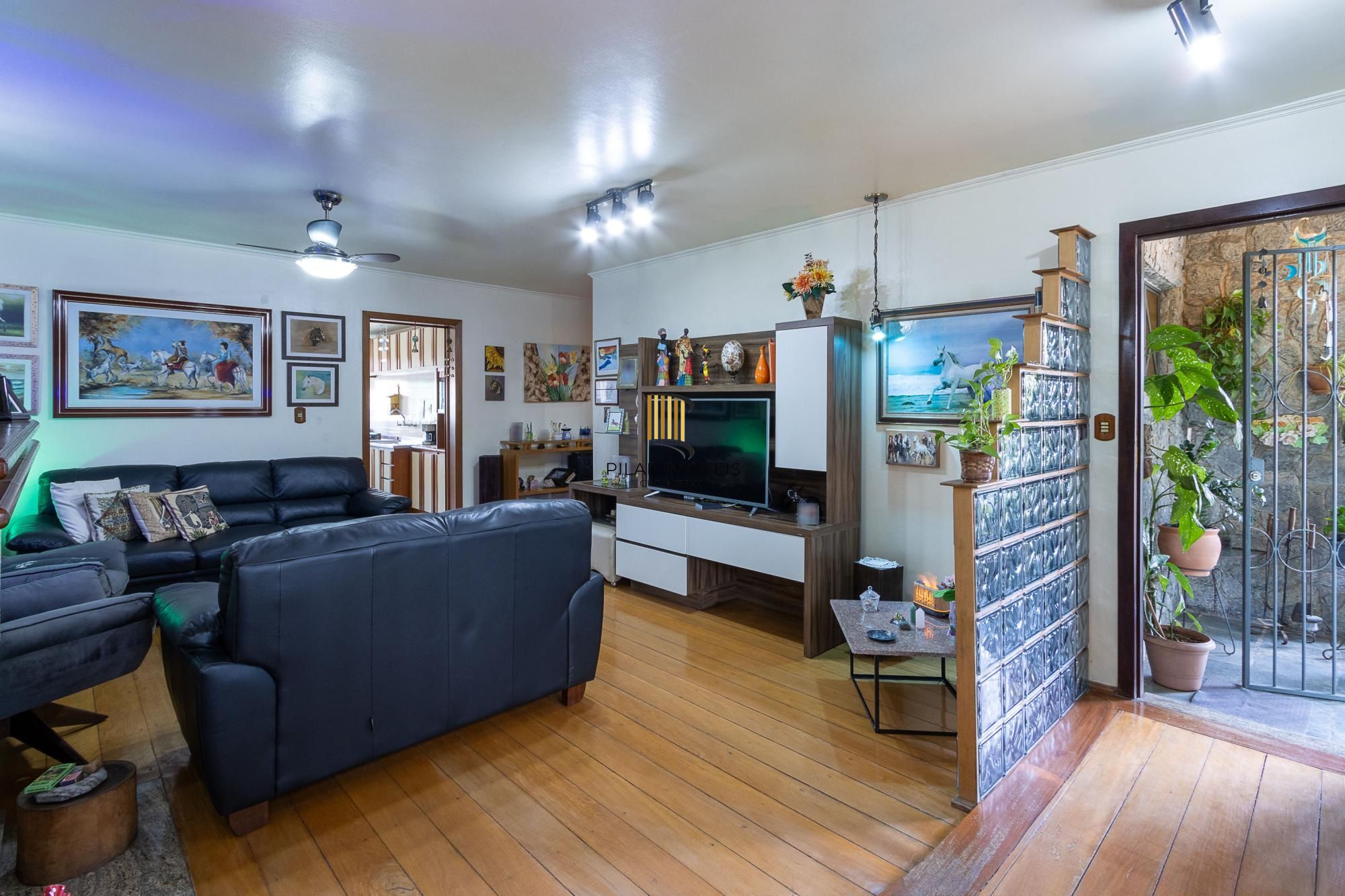 Casa com 3 quartos (1 suite), 4 vagas - Vila Nova