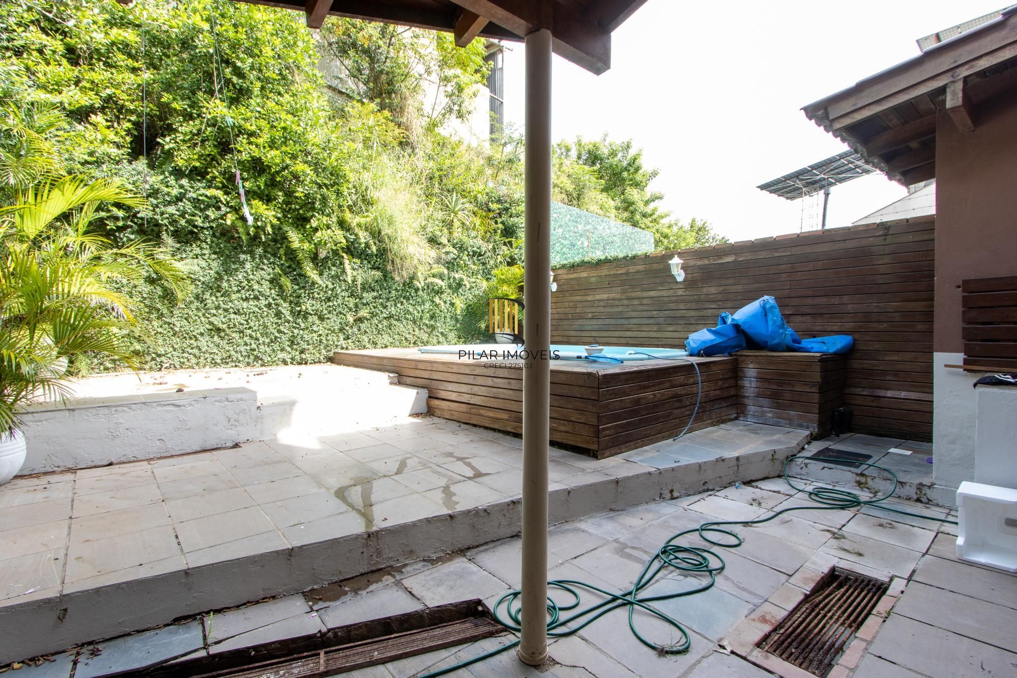 Casa/Sobrado  4 dormitórios com piscina