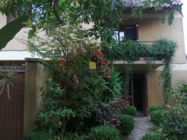 Casa para Venda - 350m², 3 dormitórios, sendo 1 suites, 6 vagas - Tristeza