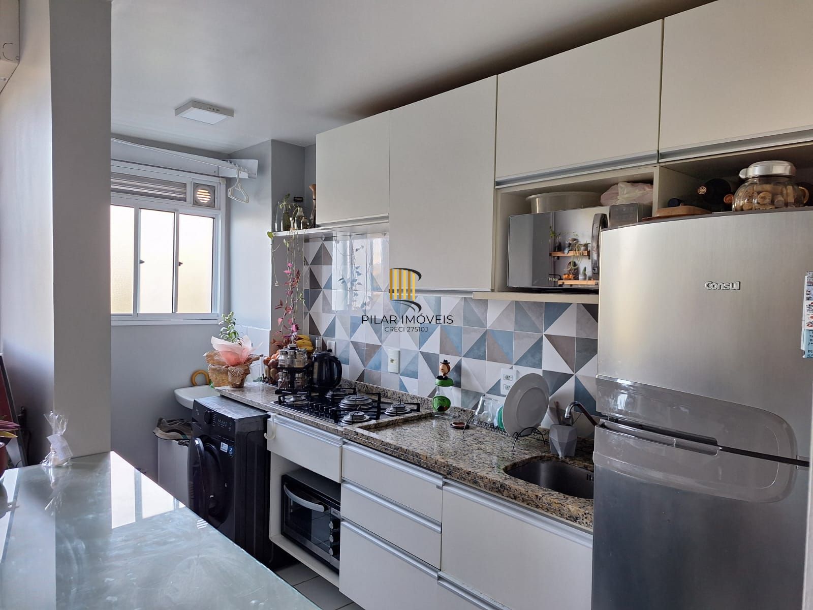 Apartamento de 2 quartos, cozinha planejada e 1 vaga escriturada.