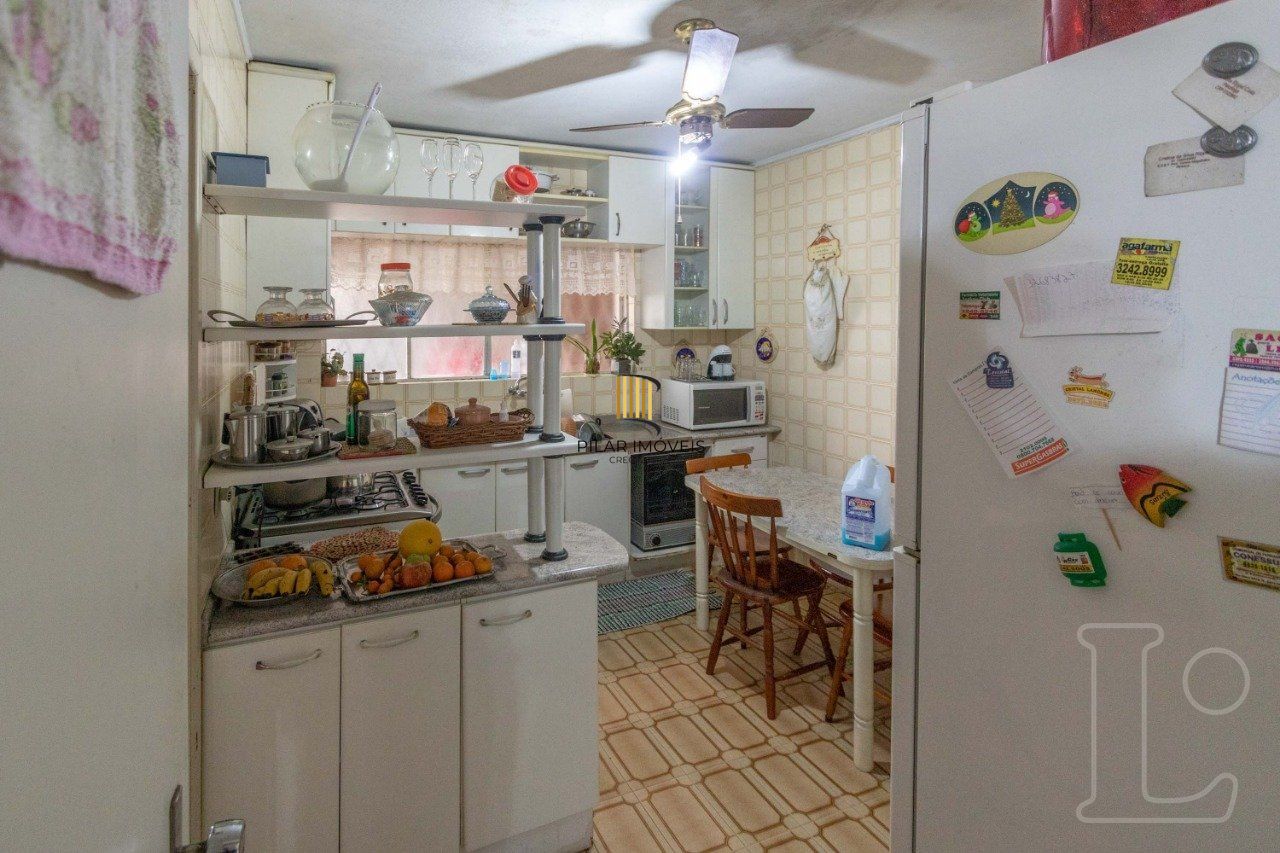 Sobrado para Venda - 241m², 4 dormitórios, sendo 1 suites, 1 vaga - Camaquã