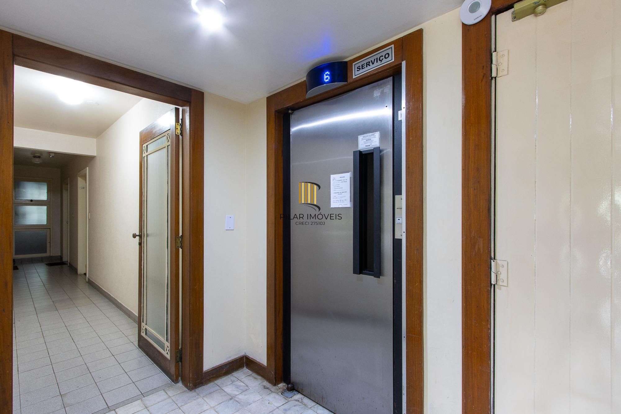 Apartamento, desocupado, 2 dormitórios e vaga escriturada, elevador -Cavalhada