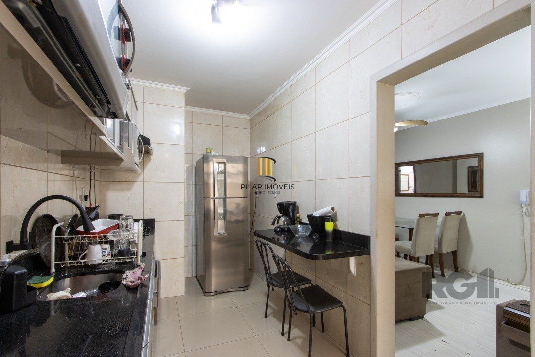 Apartamento com 70m² de área privativa, possui 3 dormitórios, sala para 2 ambientes, banheiro social, cozinha com móveis planejados e área de serviço.