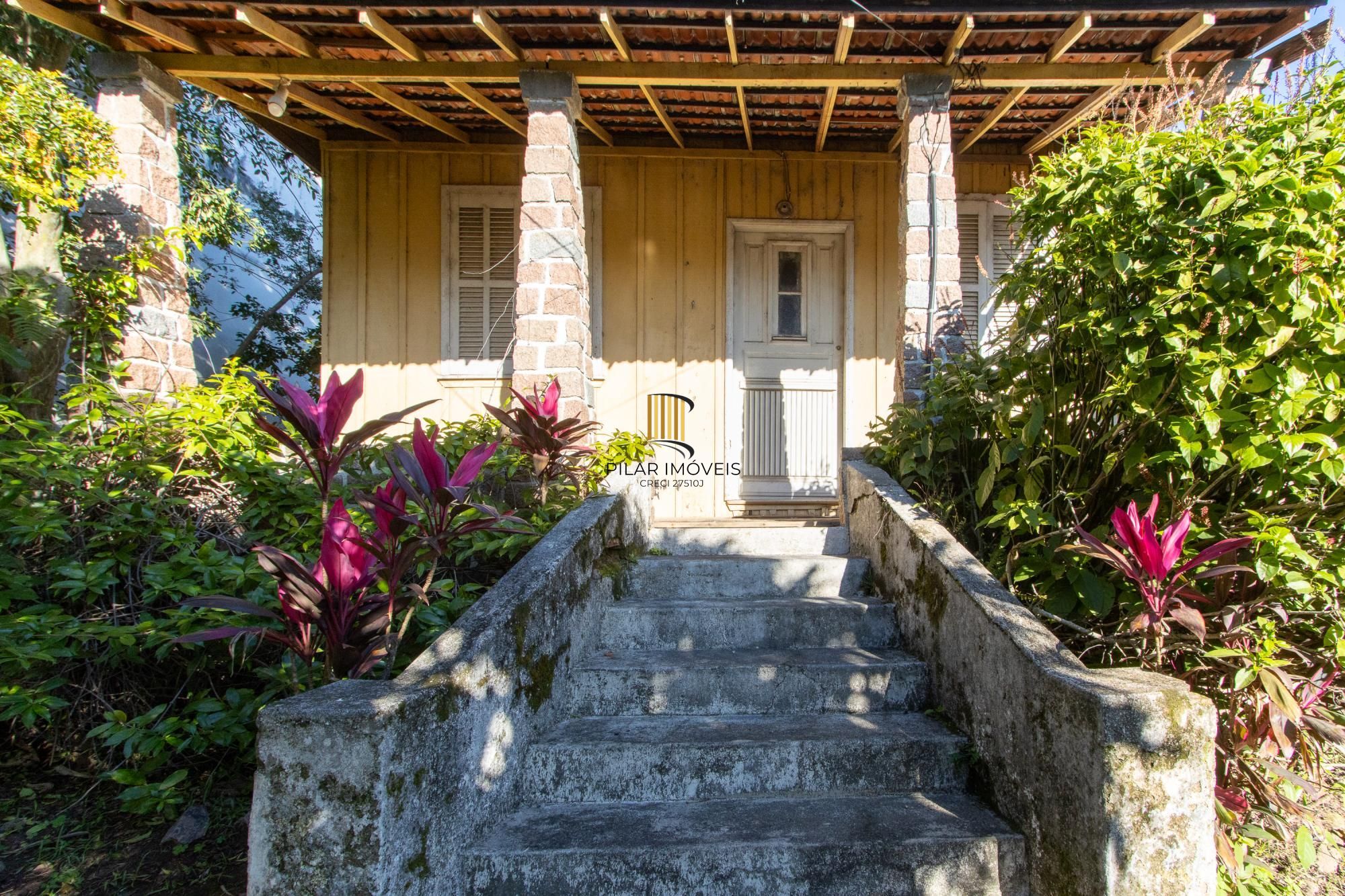 Casa de alvenaria com 104,37m² 3 dormitórios sendo 1 suíte, 2 vagas cobertas