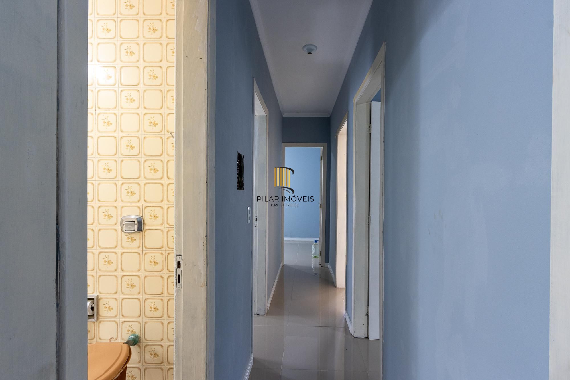 Terreno com 2 casas, 4 quartos, 1 suite - Bairro Cavalhada