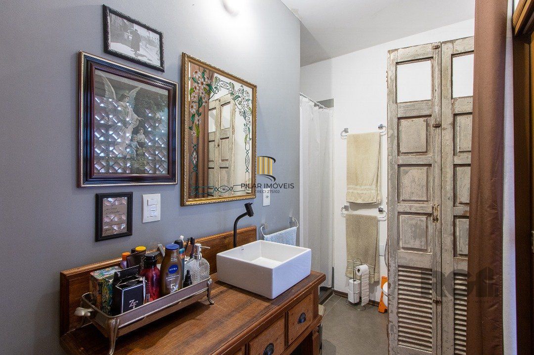 Casa 3 dormitórios no bairro Hípica