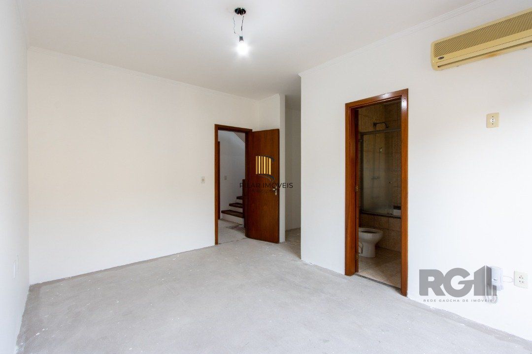 Casa de Condomínio 3 dormitórios no bairro Cavalhada