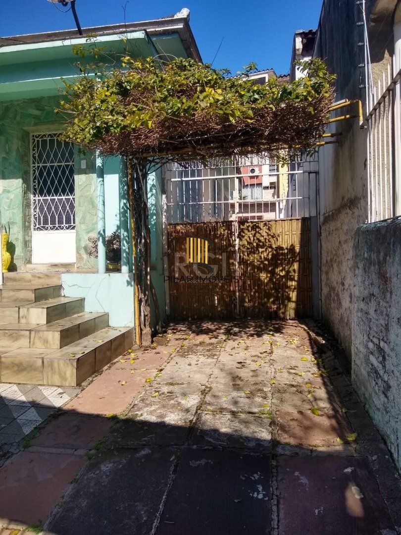 Casa para Venda - 165m², 2 dormitórios, 4 vagas - Menino Deus