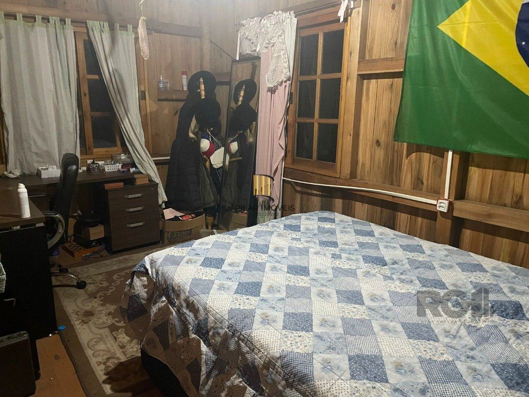 Casa 6 dormitórios no bairro Ponta Grossa