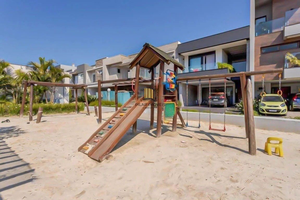 Casa em Condomínio com 228m² e 3 dormitórios, 1 suíte, 3 vagas no bairro Sarandi