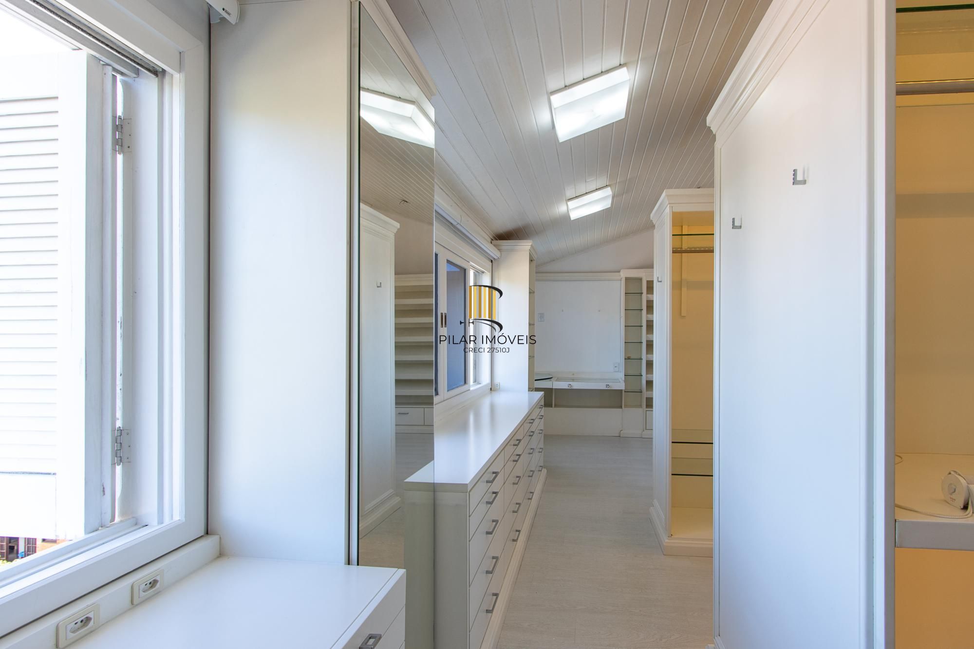 Casa com 4 dormitórios no Espírito santo